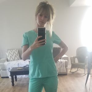 New without tags mint scrub set!